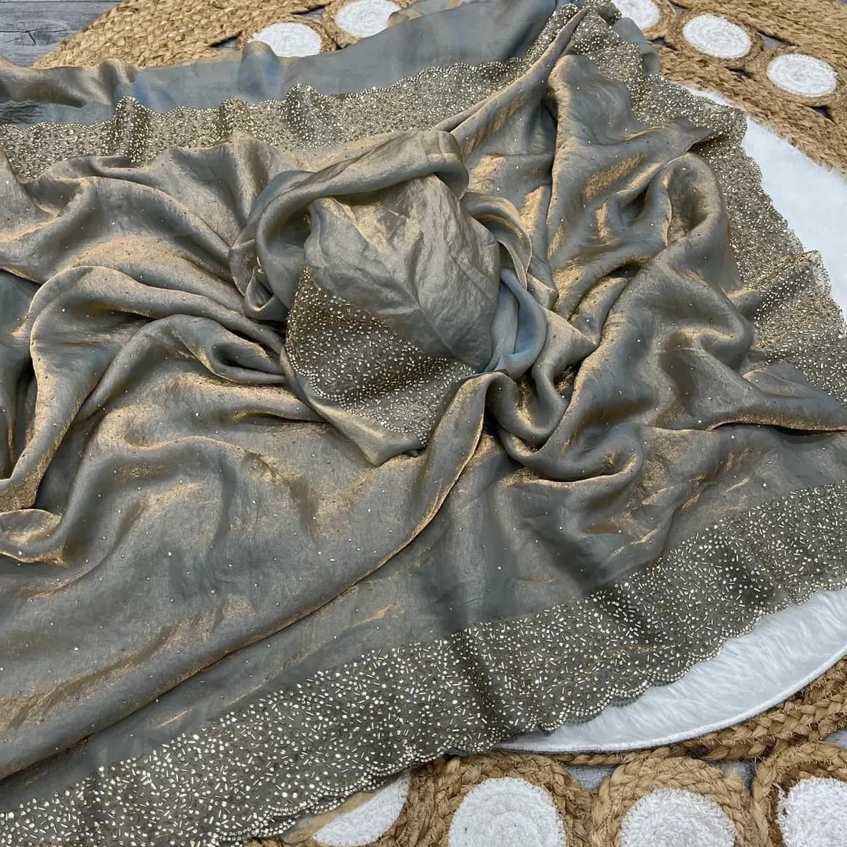 ❤️❤️Most Ever Gorgeous Space Silk Saree With Attractive Blouse Piece😍😍